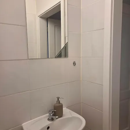 Апартаменты Large 4-room With Balcony And Underground Parking Райнштеттен