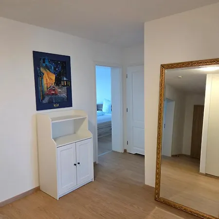 Апартаменты Large 4-room With Balcony And Underground Parking Райнштеттен